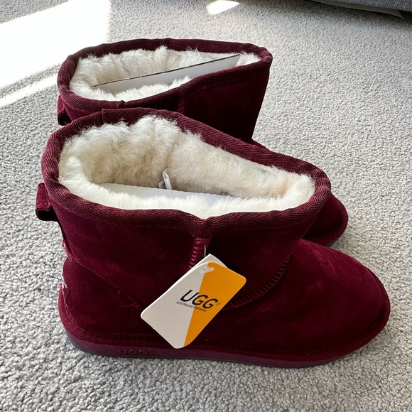 Australian Shepherd Mini UGGs. Unisex. Sangria colour. Sz 41 - Picture 2 of 7